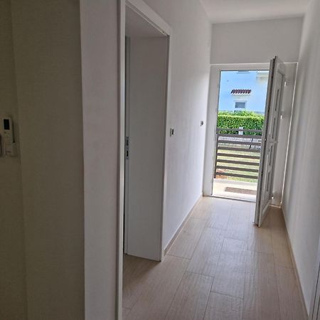 פורץ Apartmani Melanie מראה חיצוני תמונה