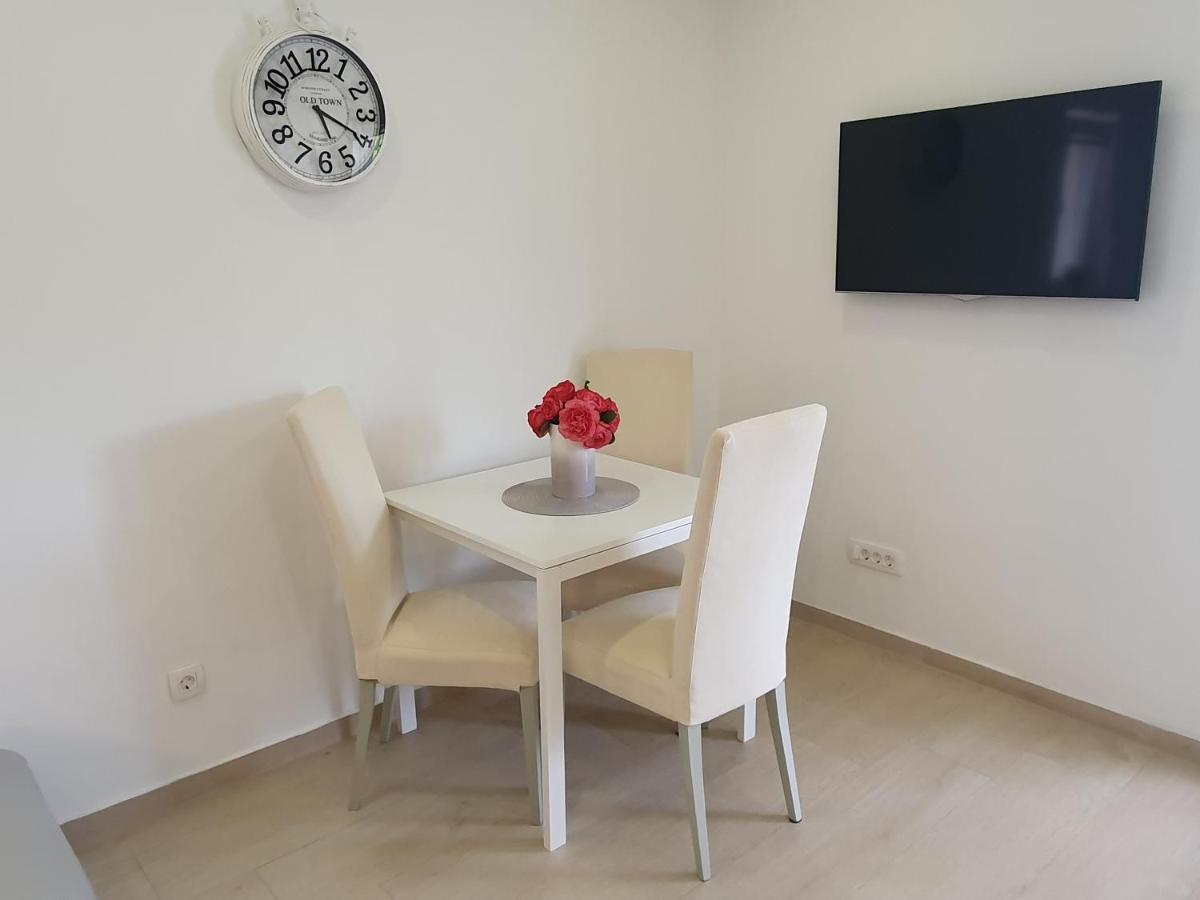 פורץ Apartmani Melanie מראה חיצוני תמונה