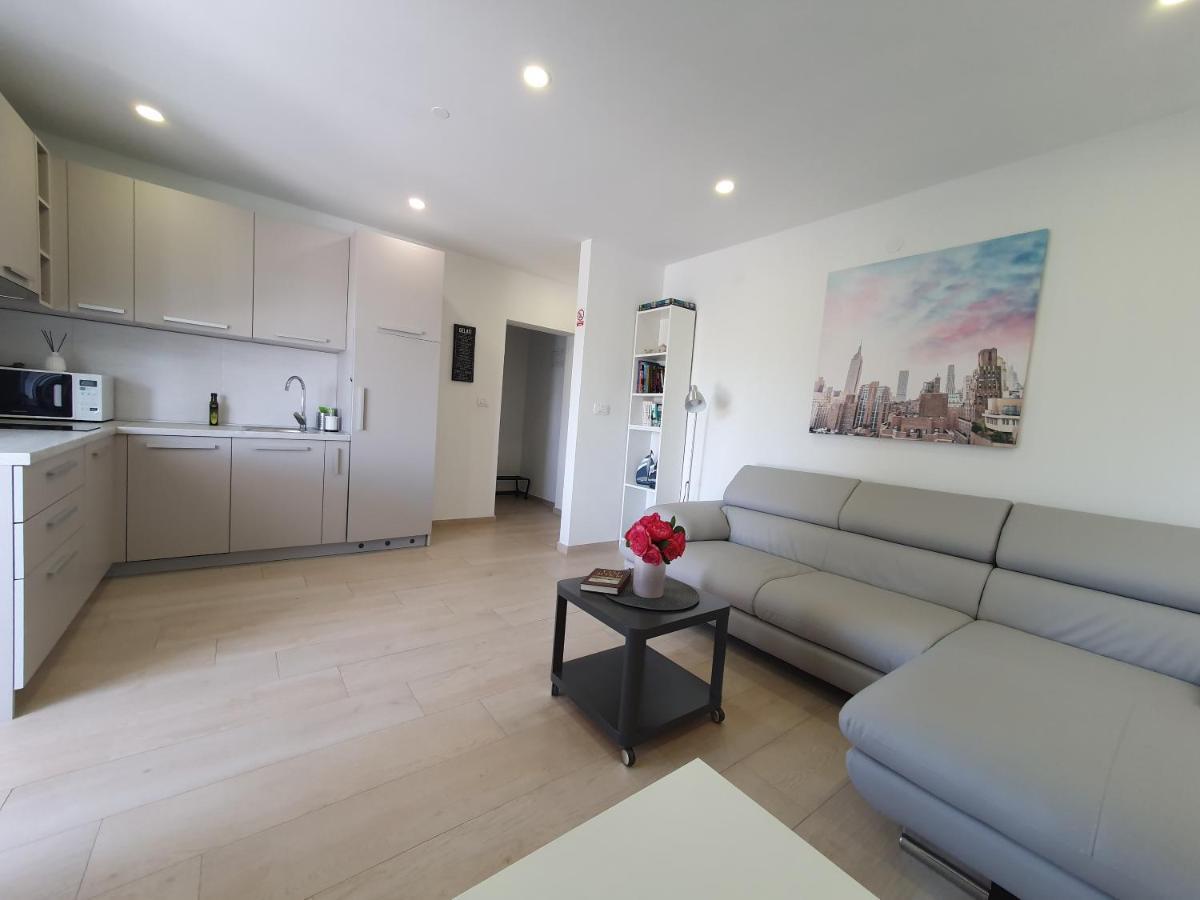 פורץ Apartmani Melanie מראה חיצוני תמונה