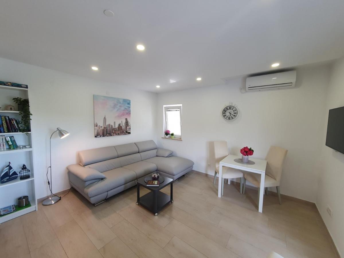 פורץ Apartmani Melanie מראה חיצוני תמונה