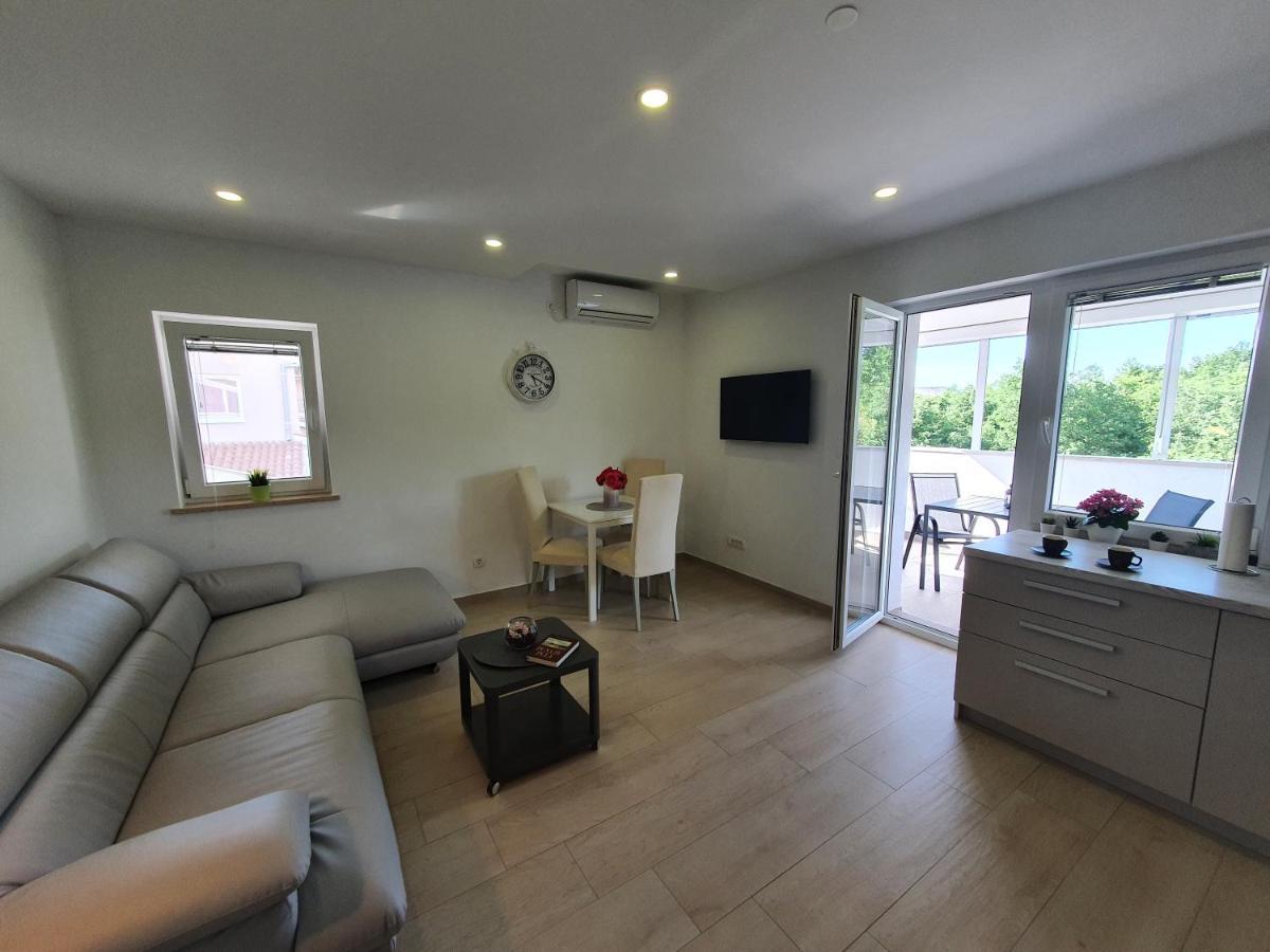 פורץ Apartmani Melanie מראה חיצוני תמונה