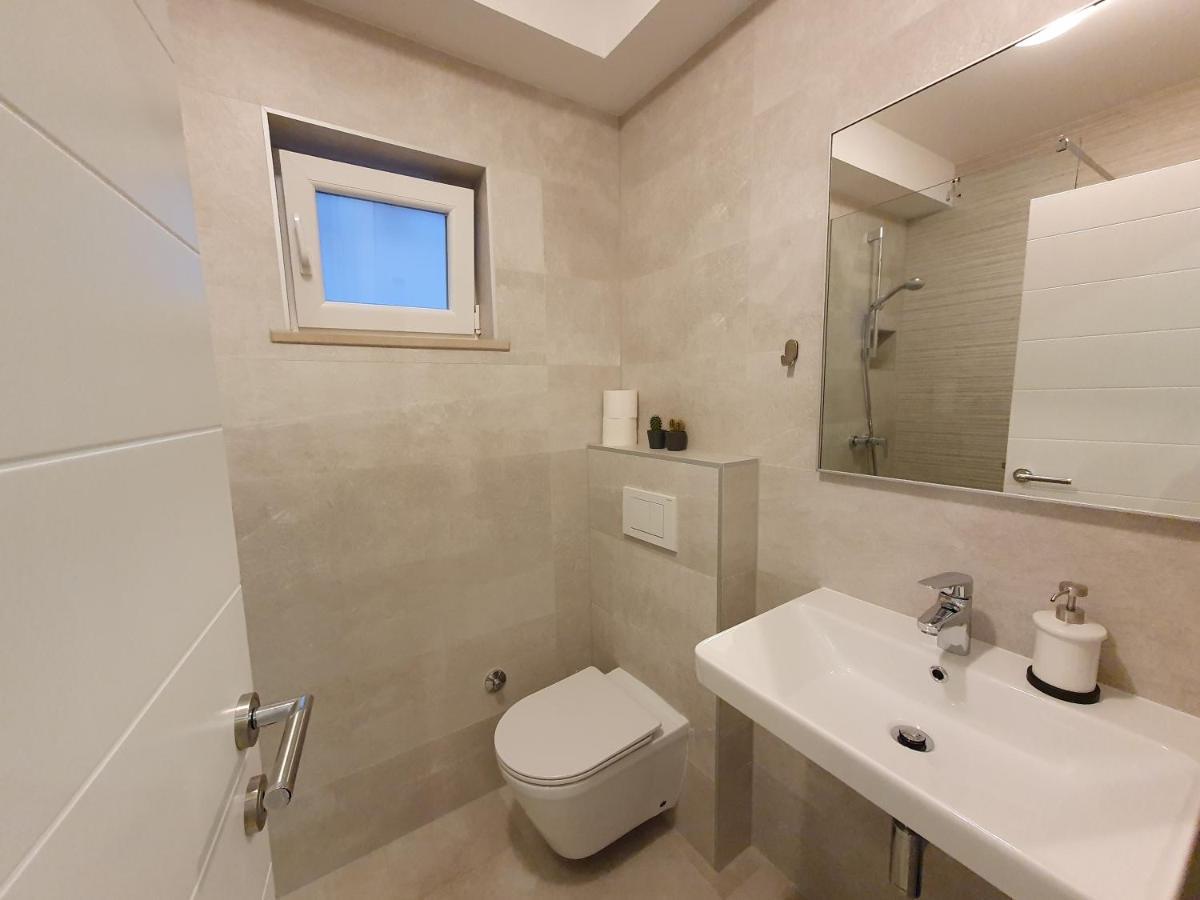 פורץ Apartmani Melanie מראה חיצוני תמונה