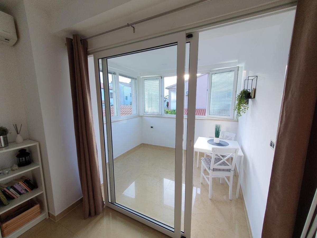 פורץ Apartmani Melanie מראה חיצוני תמונה