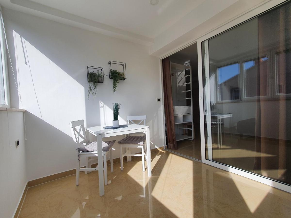 פורץ Apartmani Melanie מראה חיצוני תמונה