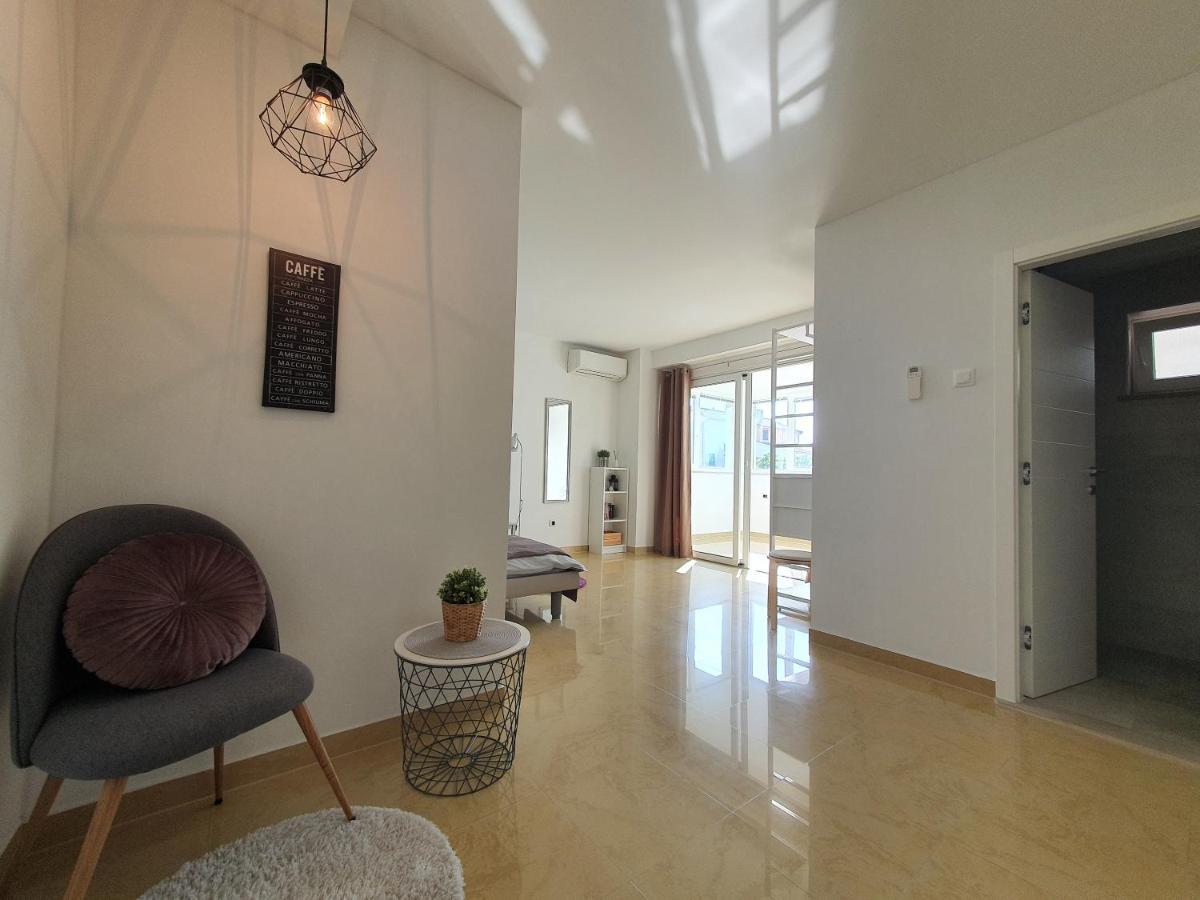 פורץ Apartmani Melanie מראה חיצוני תמונה