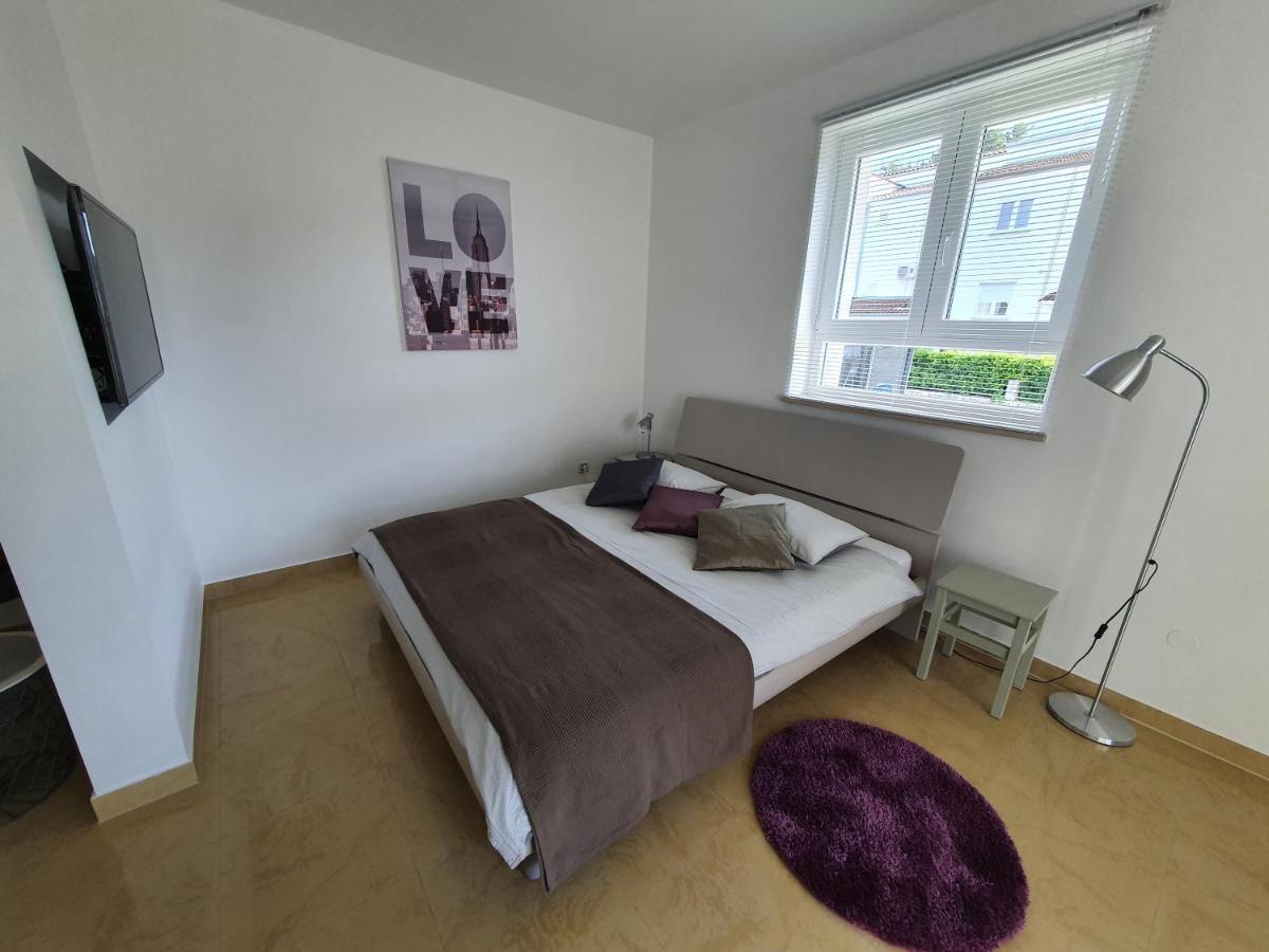 פורץ Apartmani Melanie מראה חיצוני תמונה