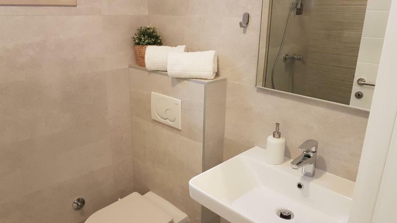 פורץ Apartmani Melanie מראה חיצוני תמונה