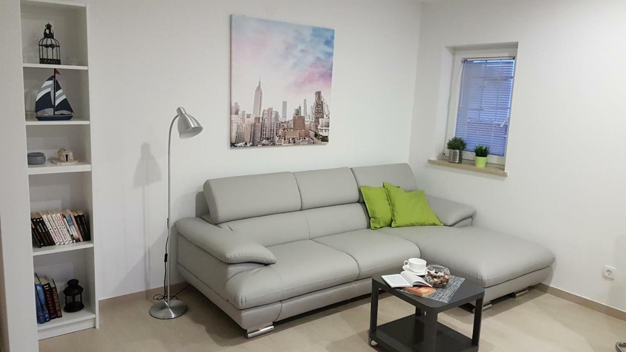 פורץ Apartmani Melanie מראה חיצוני תמונה